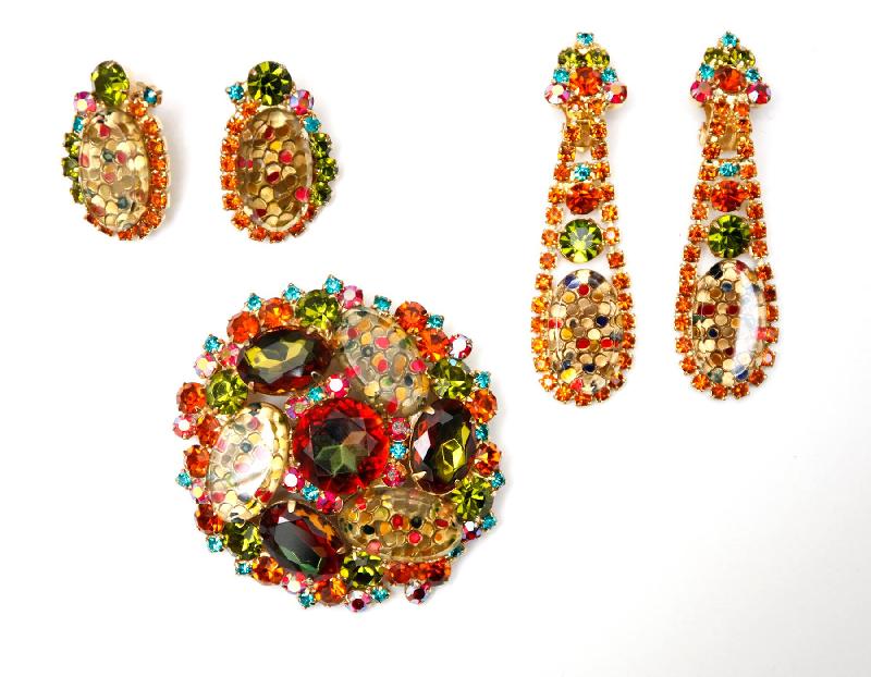 Front view of Multiple Colors Cabochons Spotted Brooch