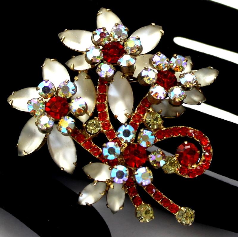 Front view of White (chalk Or Milk) Navettes Frosted Brooch