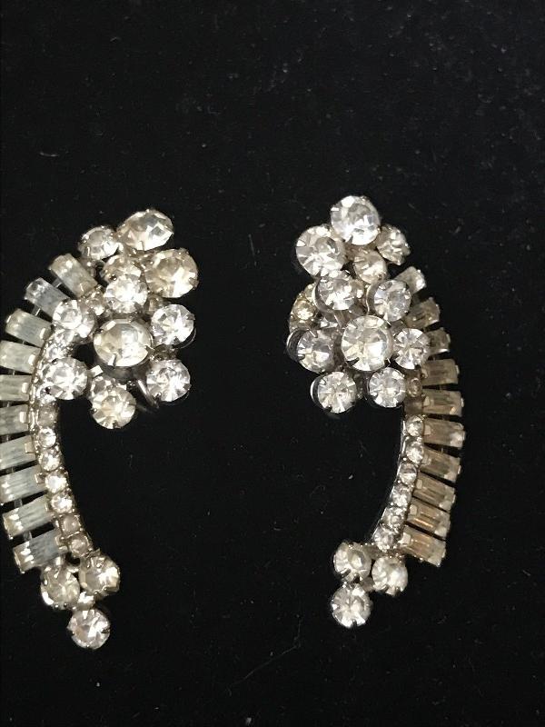Front view of Clear Baguettes Earrings Clip