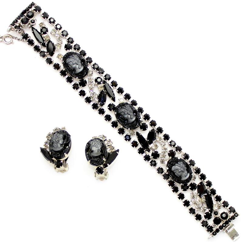 Front view of Black (jet) Navettes Bracelet Flat Push In