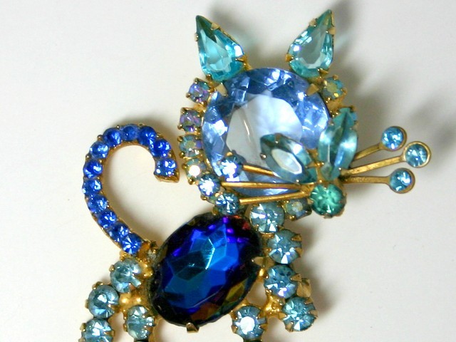 Front view of Blue Pear Multi-Color/Shaded Brooch
