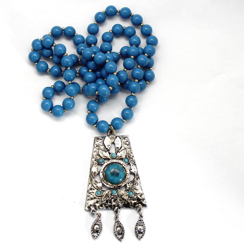 Front view of Turquoise Cabochons Necklace