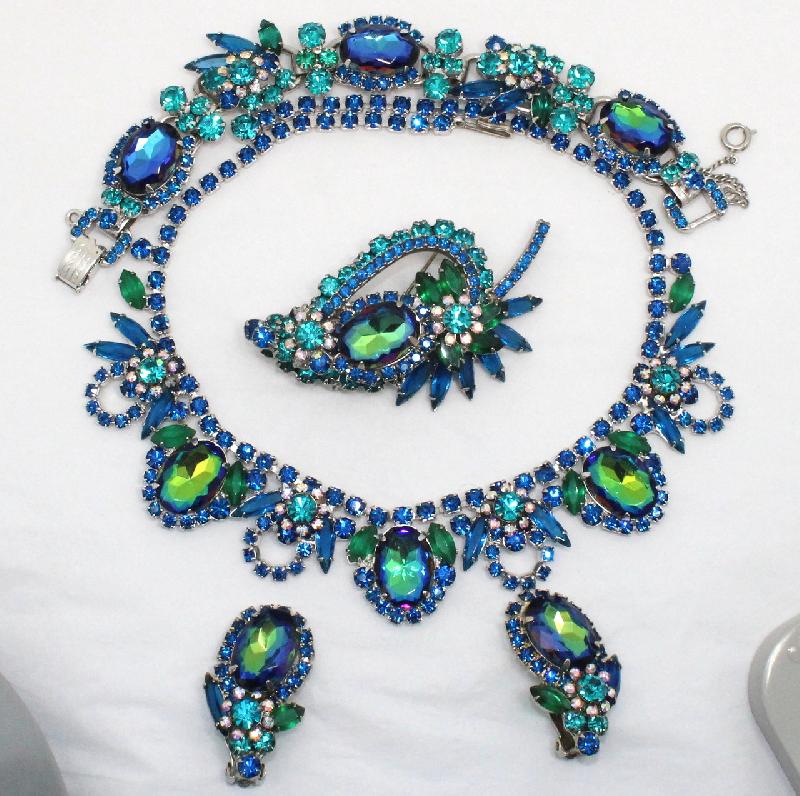 Front view of Blue Oval Multi-Color/Shaded Brooch