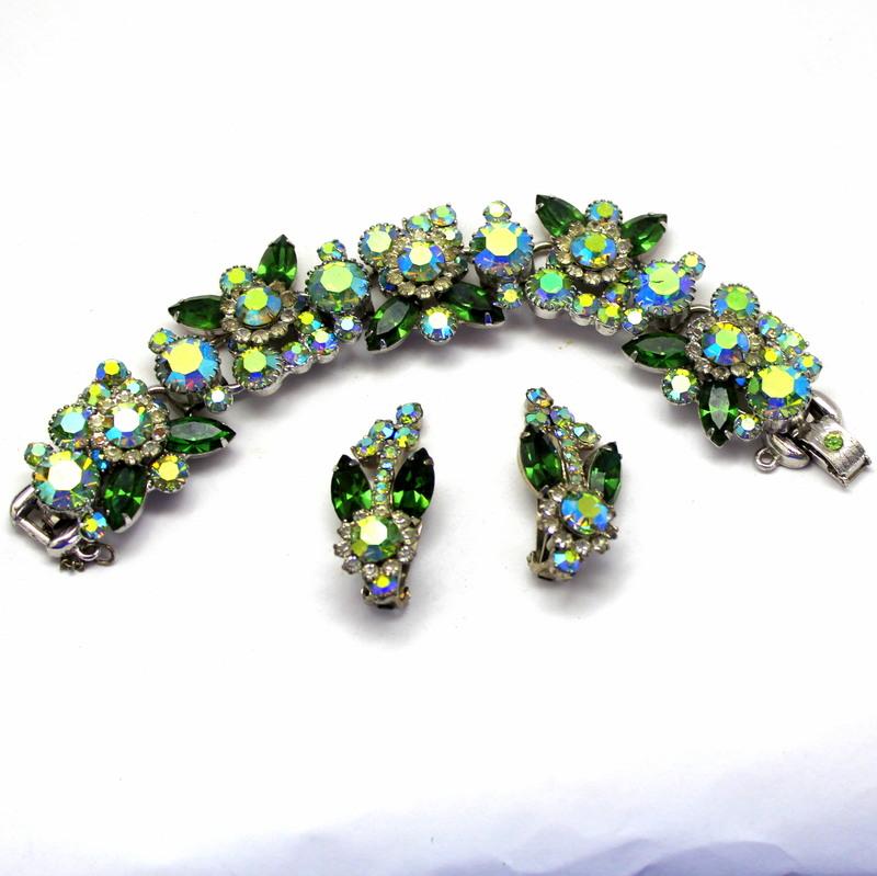 Front view of Green Navettes Earrings Clip