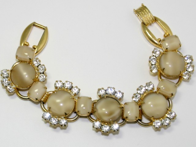 Front view of Cabochons Bracelet 5 Link