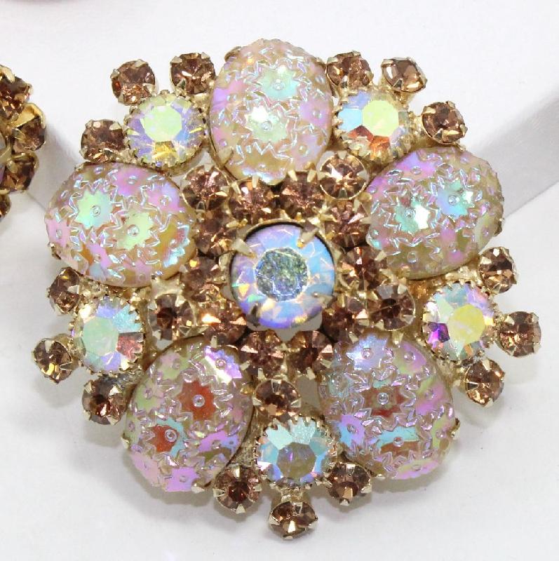 Front view of Topaz Cabochons Molded/Cut Brooch