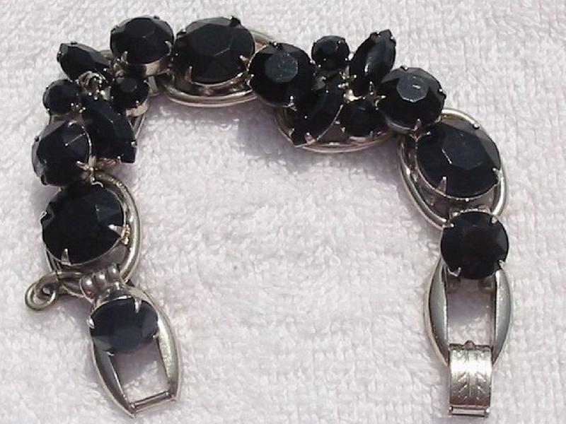 Front view of Black (jet) Navettes Bracelet 5 Link
