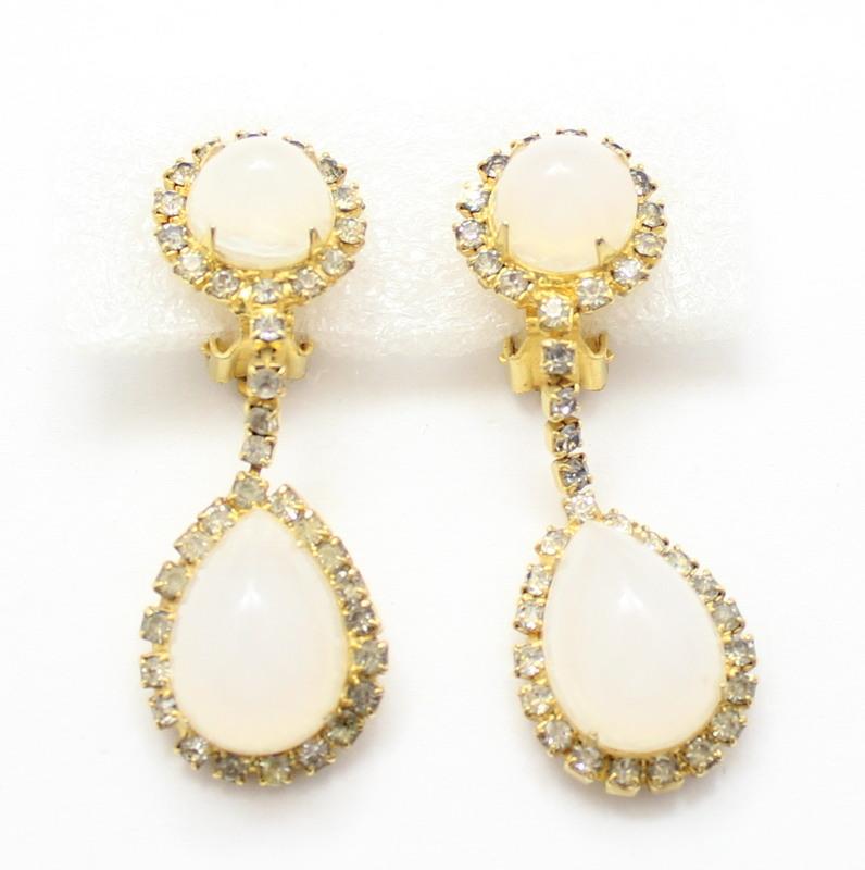 Front view of White (chalk Or Milk) Pear Earrings Clip