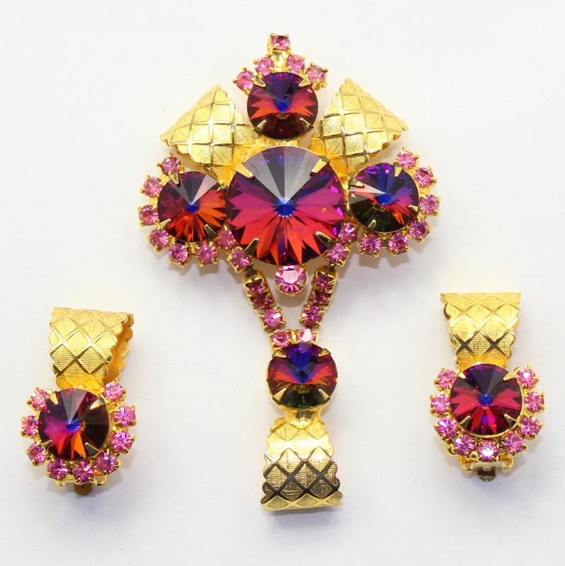 Front view of Red Chatons Only Rivoli/Margarita Brooch