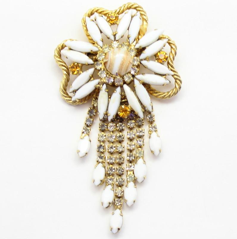 Front view of White (chalk Or Milk) Navettes Striped Brooch