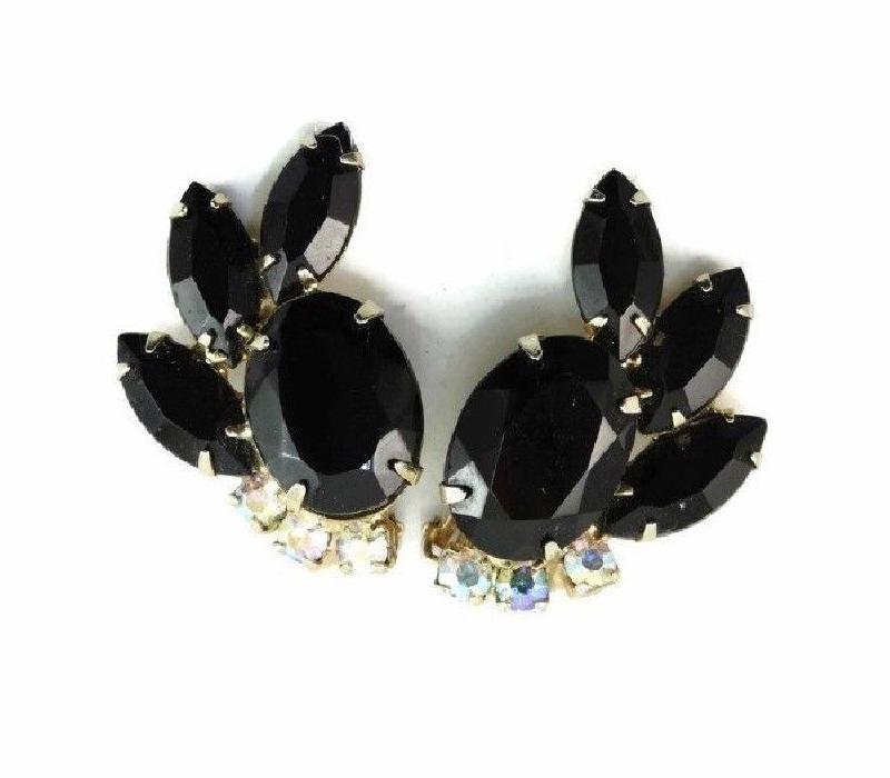 Front view of Black (jet) Oval Earrings Clip