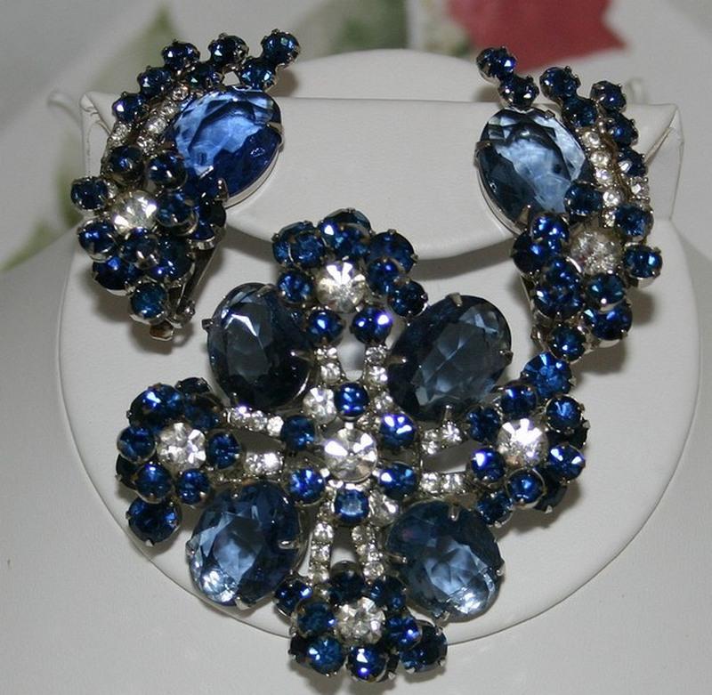 Front view of Blue Oval Brooch