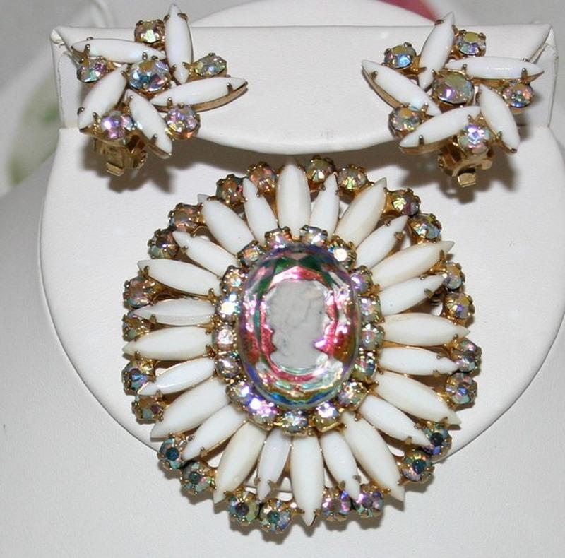 Front view of White (chalk Or Milk) Navettes Molded/Cut Brooch