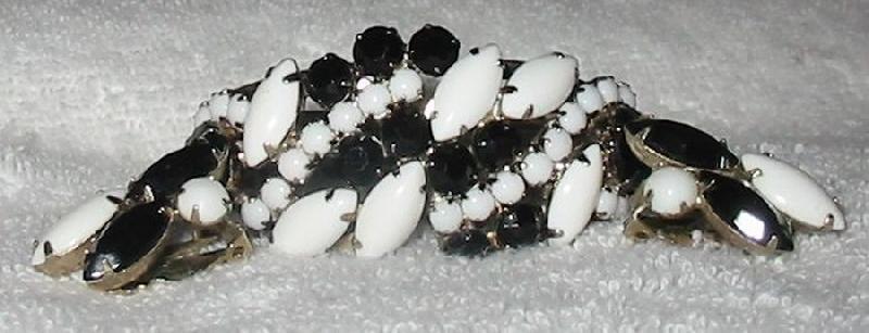Front view of Black (jet) Navettes Earrings Clip