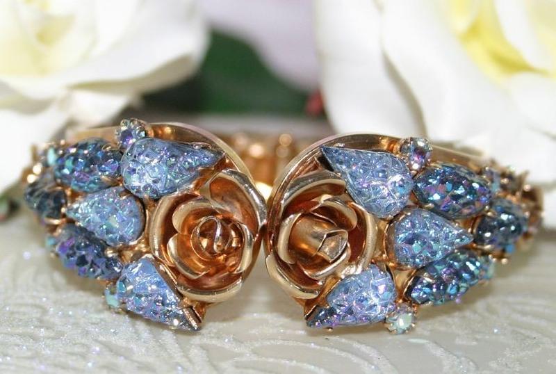 Front view of Blue Pear Molded/Cut Bracelet Clamper