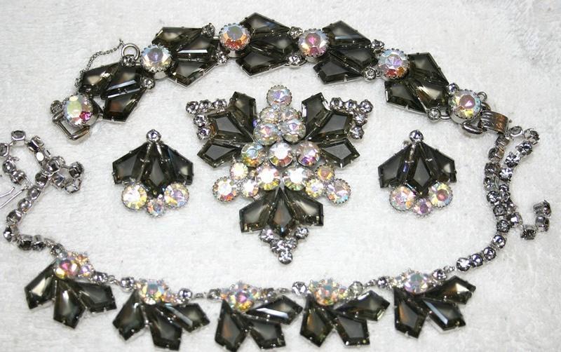 Front view of Gray (black Diamond) Kite Necklace
