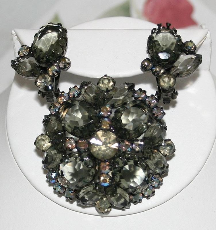 Front view of Gray (black Diamond) Oval Earrings Clip