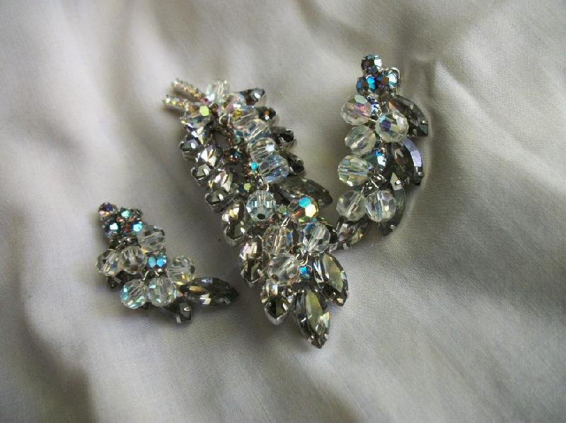 Front view of Gray (black Diamond) Navettes Brooch