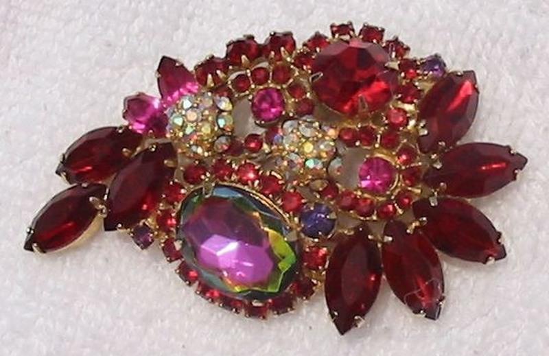 Front view of Red Oval Multi-Color/Shaded Brooch