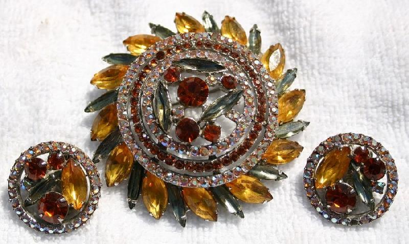Front view of Topaz Navettes Earrings Clip