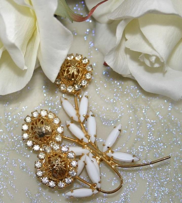 Front view of White (chalk Or Milk) Navettes Brooch