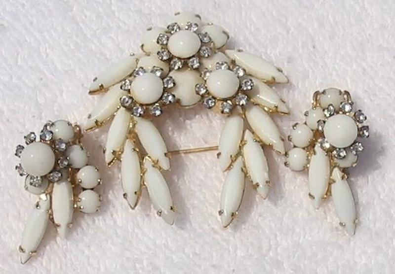 Front view of White (chalk Or Milk) Navettes Earrings Clip