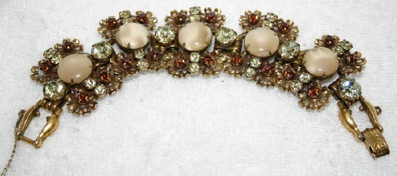 Front view of Topaz Cabochons Bracelet 5 Link