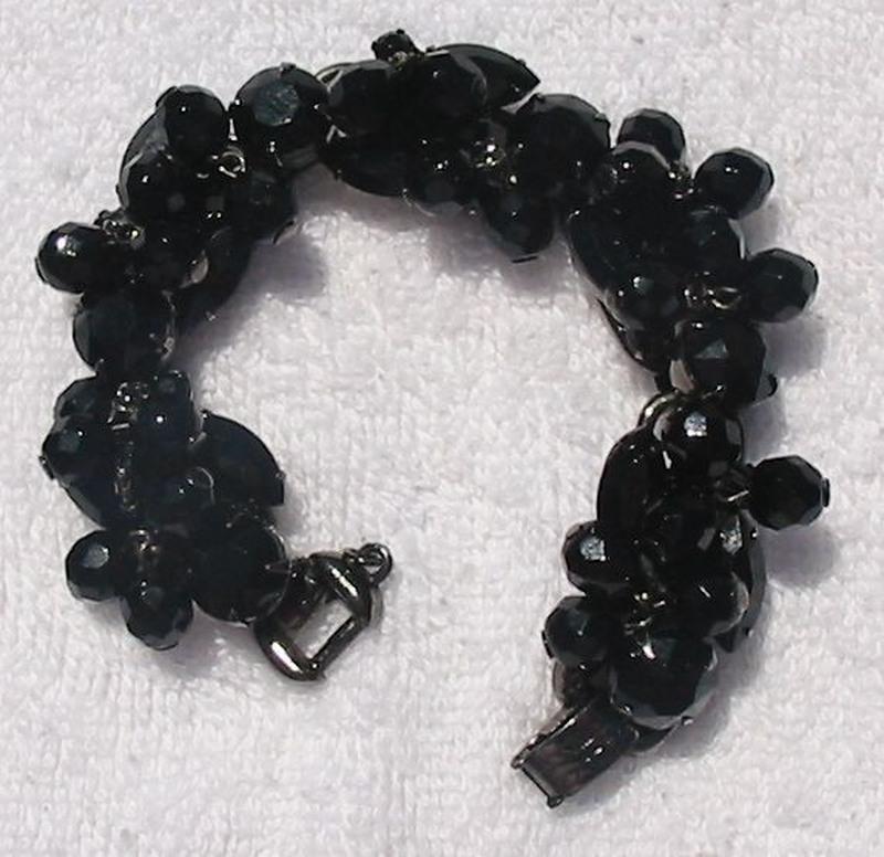 Front view of Black (jet) Navettes Bracelet 5 Link
