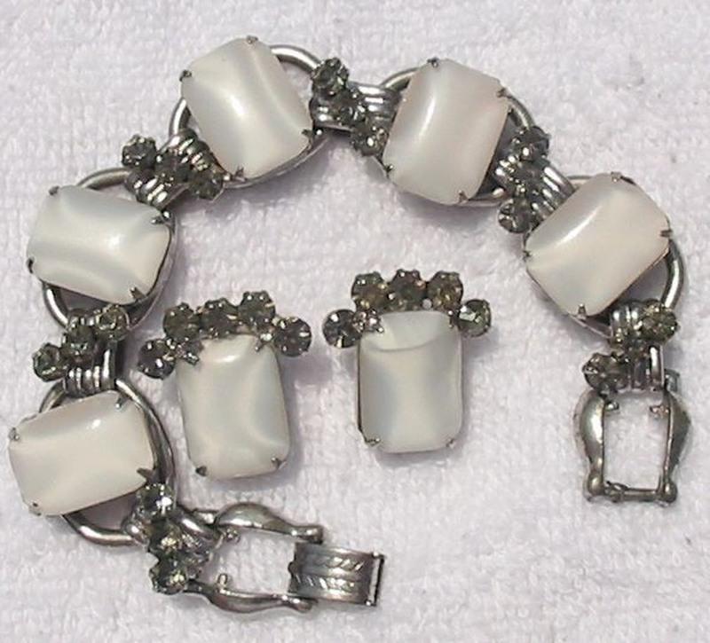Front view of Yellow Cabochons Bracelet 5 Link