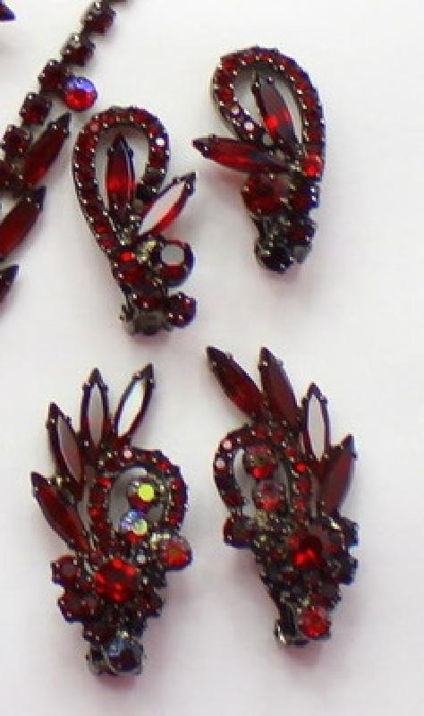 Front view of Red Navettes Earrings Clip