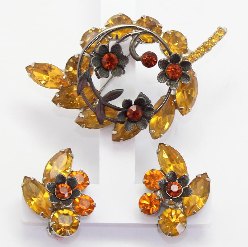 Front view of Topaz Navettes Earrings Clip