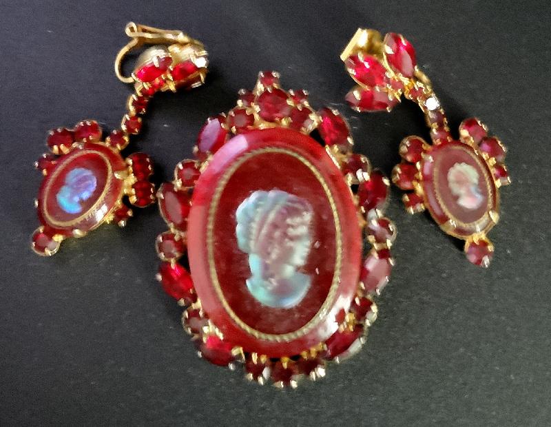 Front view of Red Oval Pin Pendant