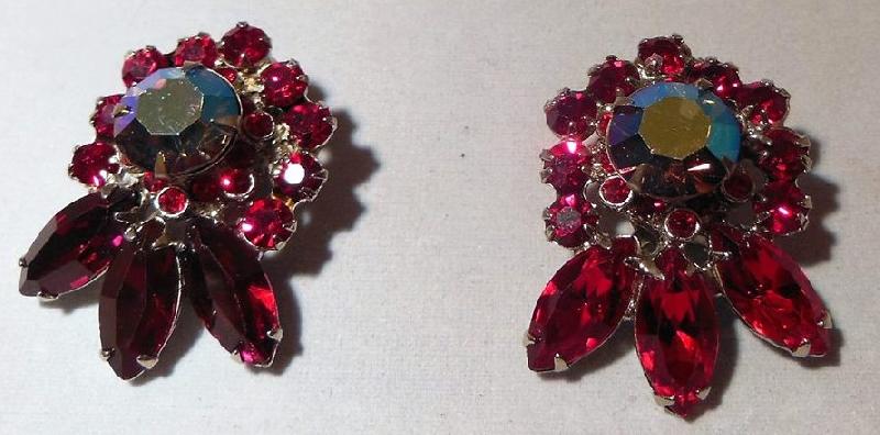 Front view of Red Navettes Earrings Clip