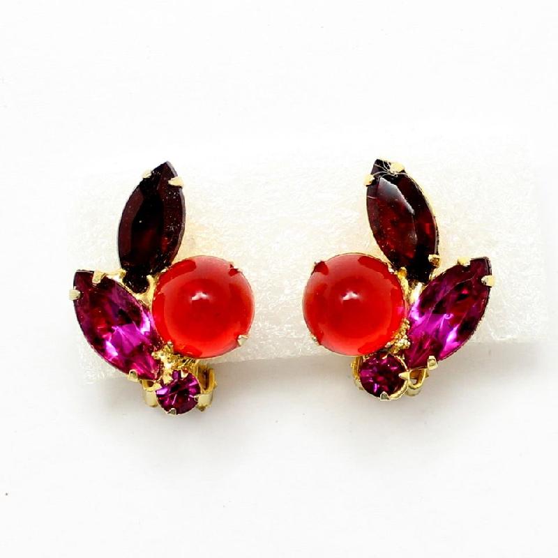 Front view of Red Cabochons Earrings Clip