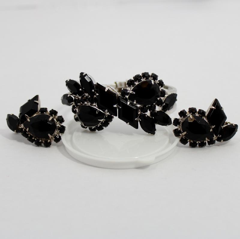 Front view of Black (jet) Diamond Earrings Clip
