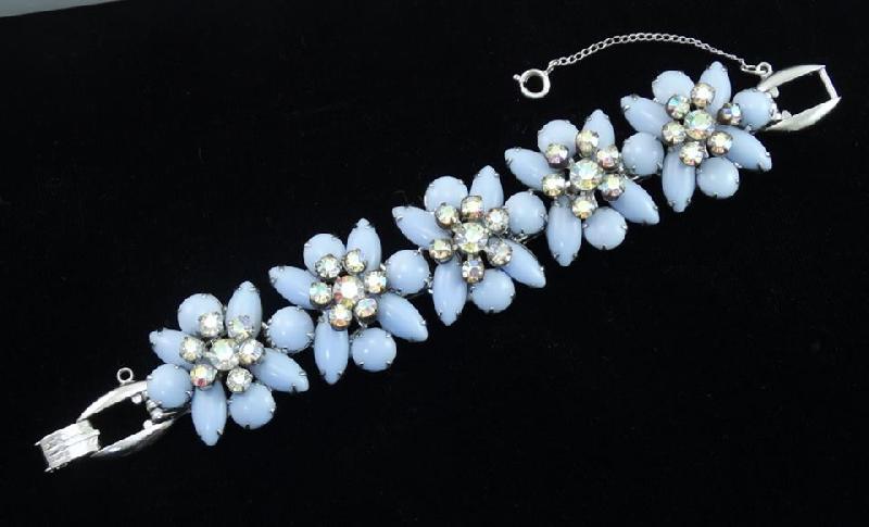 Front view of Blue Cabochons Bracelet 5 Link
