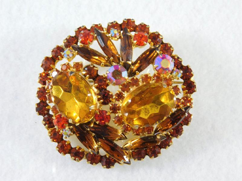 Front view of Fall Oval Brooch
