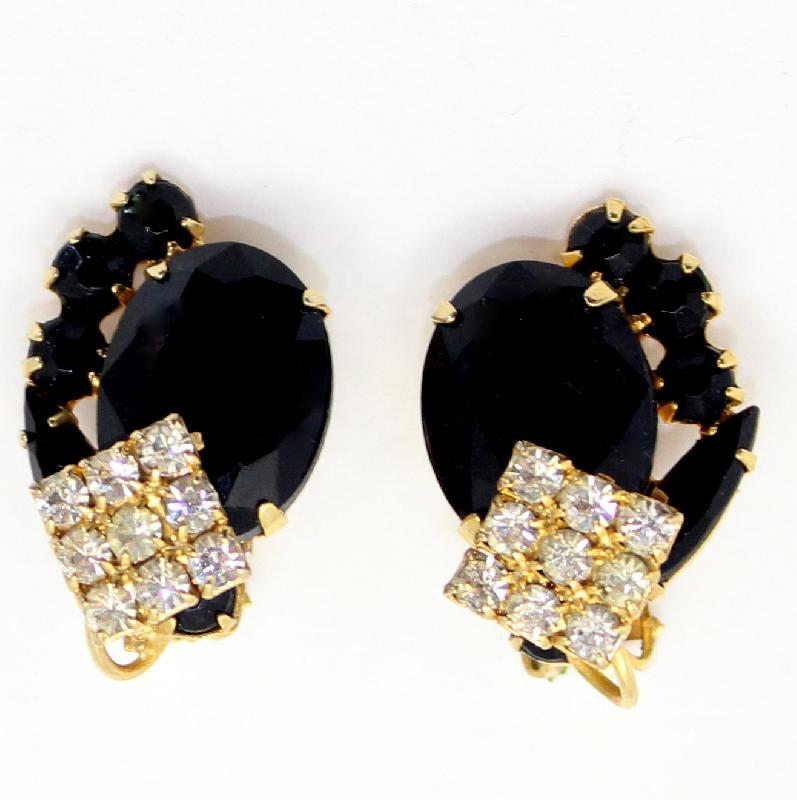 Front view of Black (jet) Oval Earrings Clip