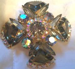 Gray (black Diamond) Pie Pin Pendant