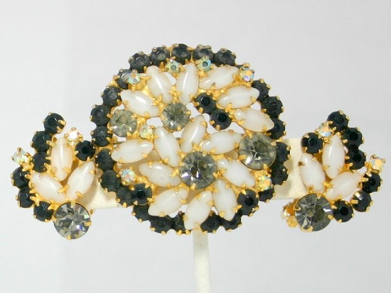 Front view of Multiple Colors Navettes Earrings Clip