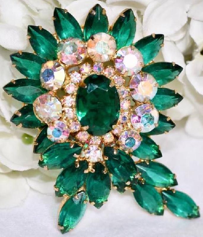 Front view of Green Oval Brooch