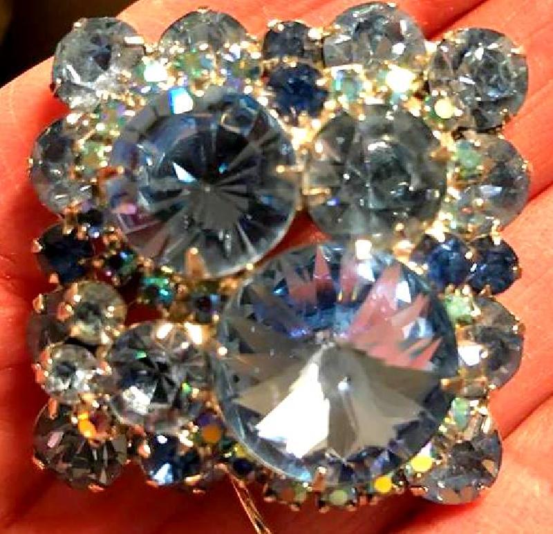 Front view of Blue Chatons Only Rivoli/Margarita Brooch