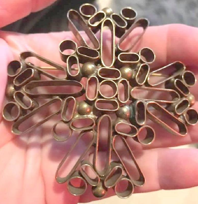Front view of Brooch
