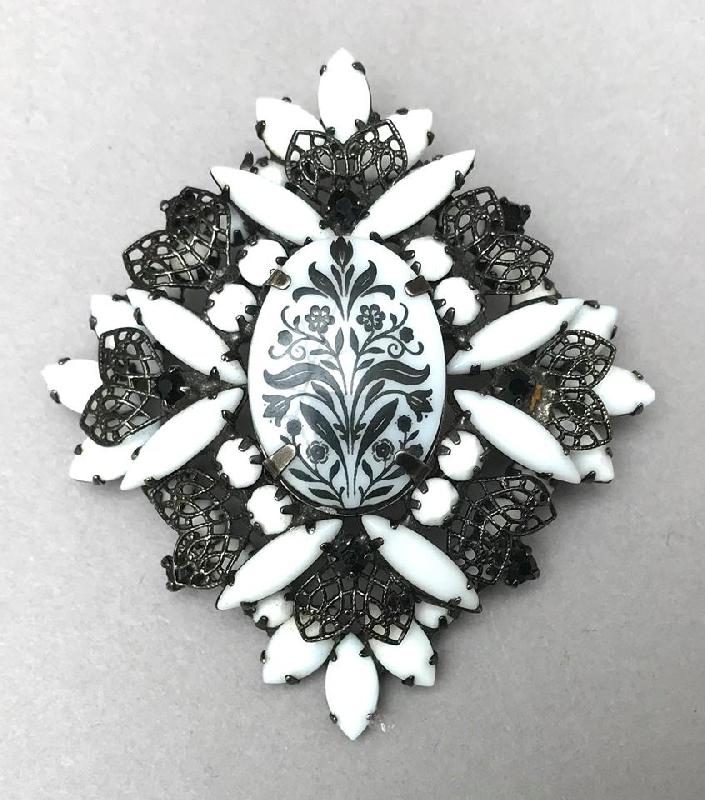 Front view of White (chalk Or Milk) Cabochons Painted (hand/Transfer) Brooch