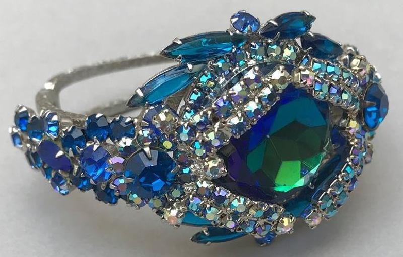 Front view of Multiple Colors Dentelle Multi-Color/Shaded Bracelet Clamper