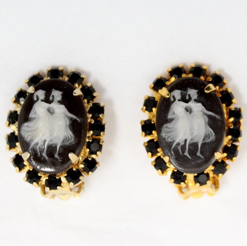 Front view of Black (jet) Oval Molded/Cut Earrings Clip