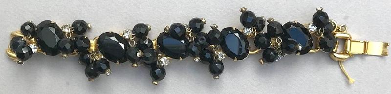 Front view of Black (jet) Oval Bracelet 5 Link