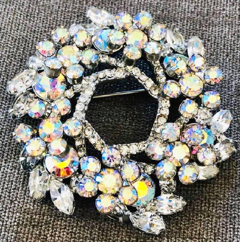 Front view of AB Navettes Brooch