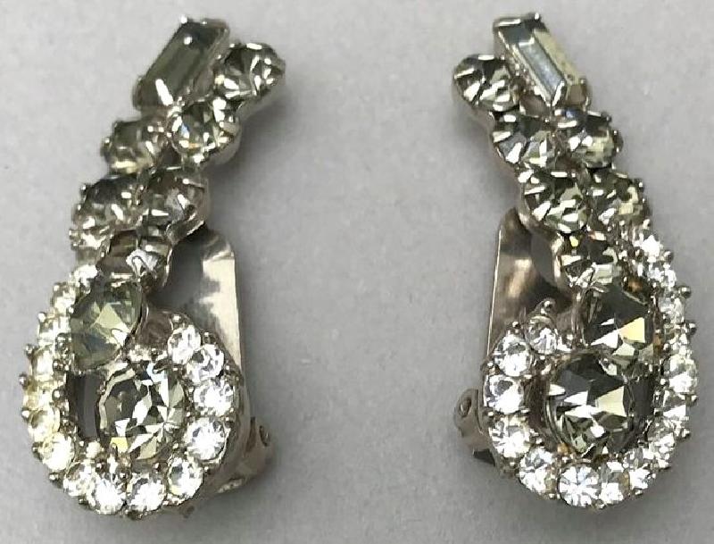 Front view of Gray (black Diamond) Baguettes Earrings Clip