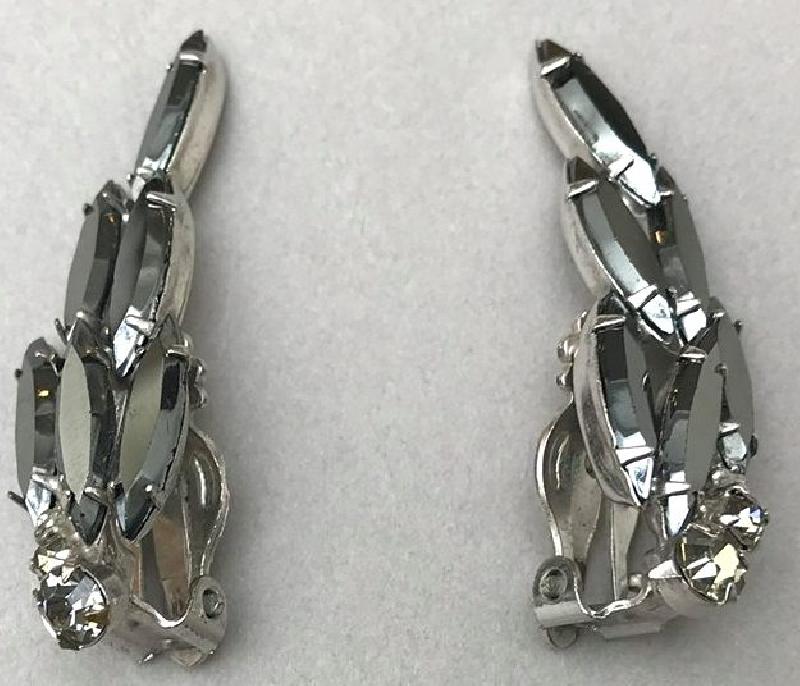 Front view of Hematite Navettes Earrings Clip